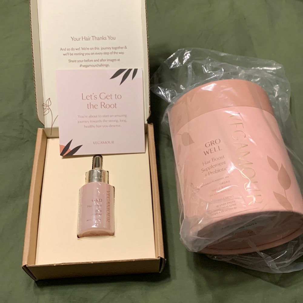 Vegamour hair thickener and vitamin mix